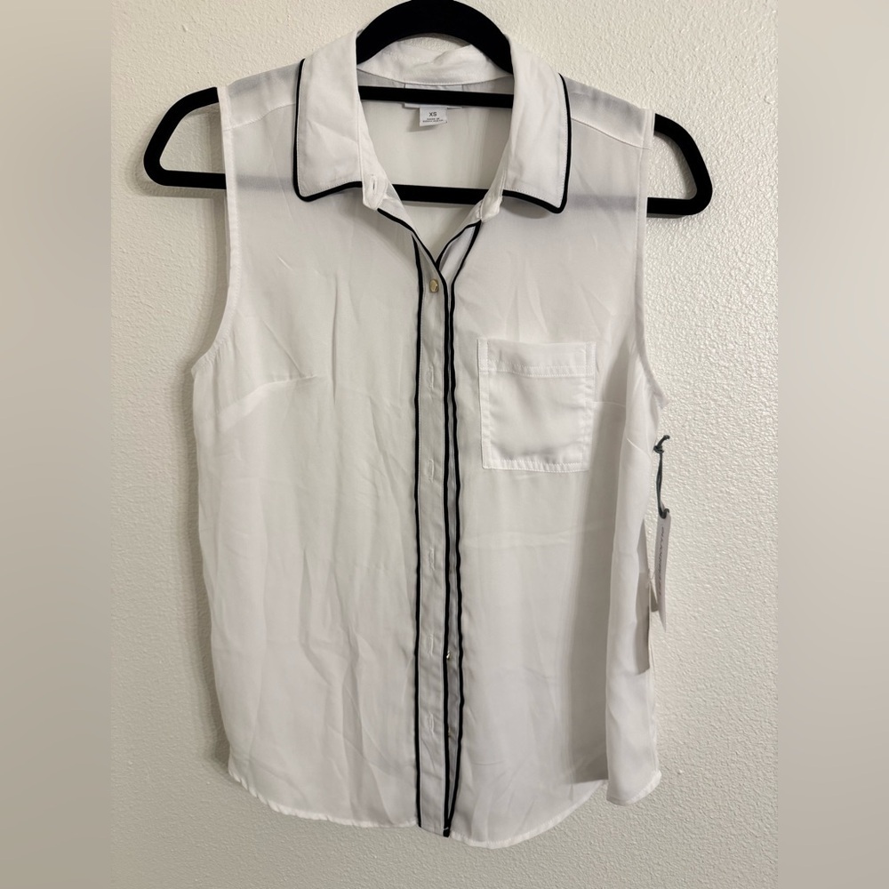 NWT Liz Claiborne White Sleeveless Button Down Tunic Blosue